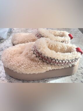 UGG Cream Shearling Slip-On Slippers with Red Trim